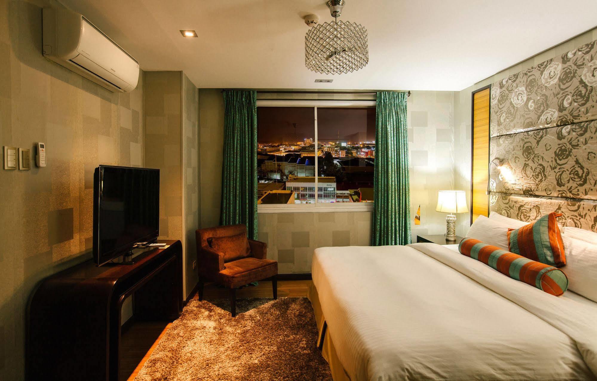 Davao City The Royal Mandaya Hotel מראה חיצוני תמונה