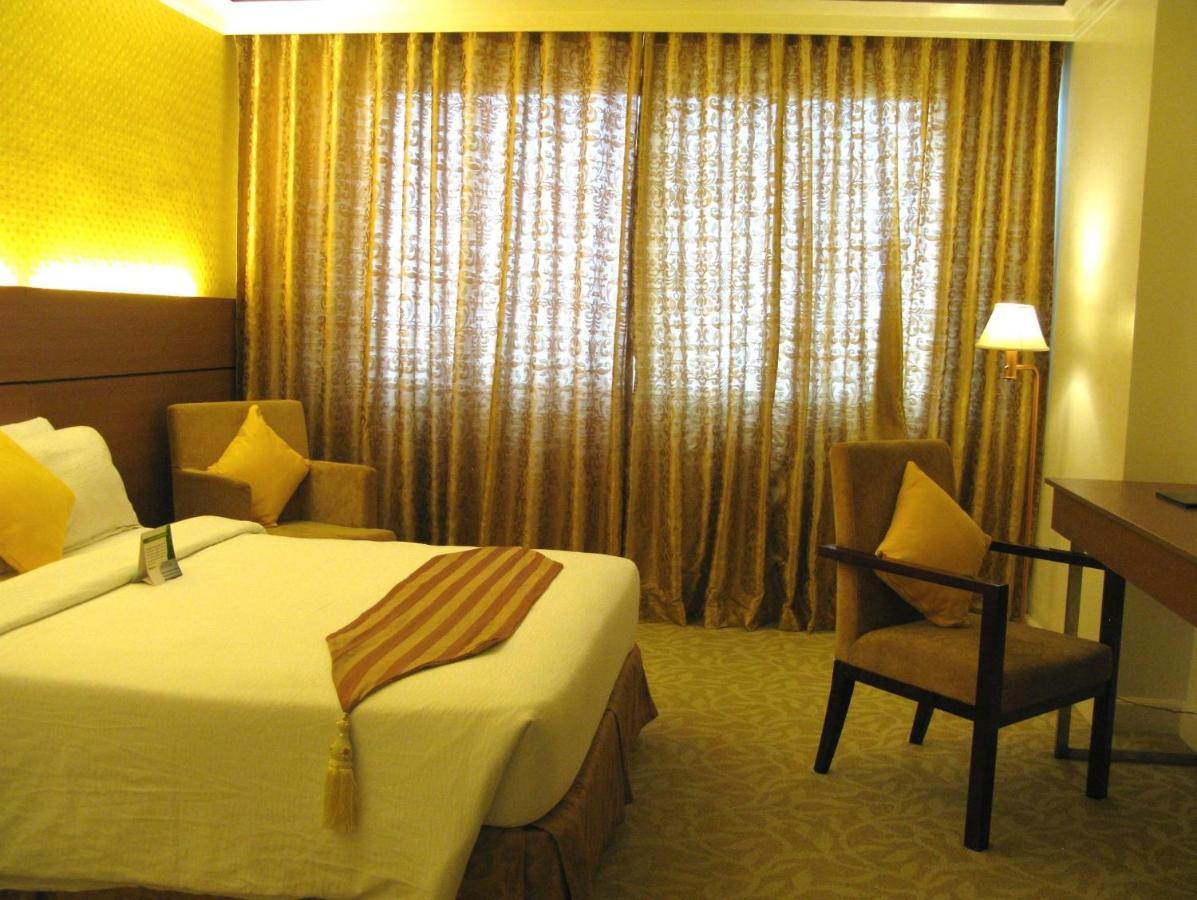 Davao City The Royal Mandaya Hotel מראה חיצוני תמונה